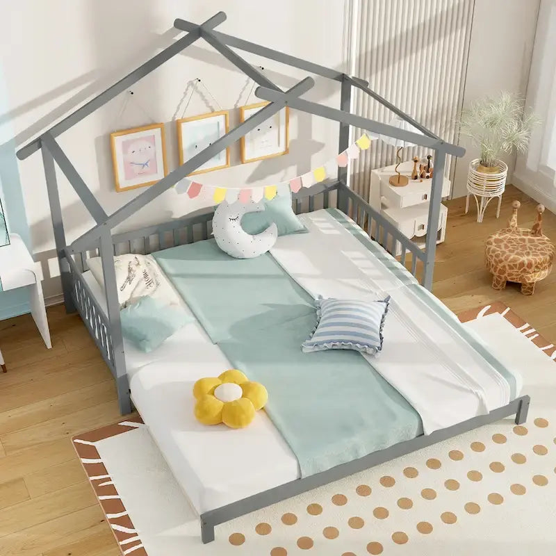 Gymax drewniane łóżko domek, podwójne łóżko typu daybed, rozkładane do rozmiaru king, z barierkami bezpieczeństwa i możliwością dekoracji