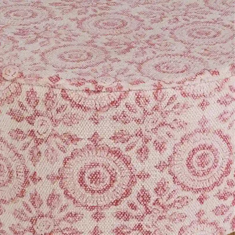 Różowy drewniany taboret akcentowy w stylu boho, ręcznie wykonany stolik dekoracyjny, salon