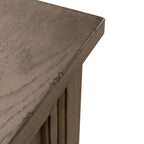 Szafka nocna Americana Farmhouse Dusty Taupe z 2 szufladami i stacją ładującą